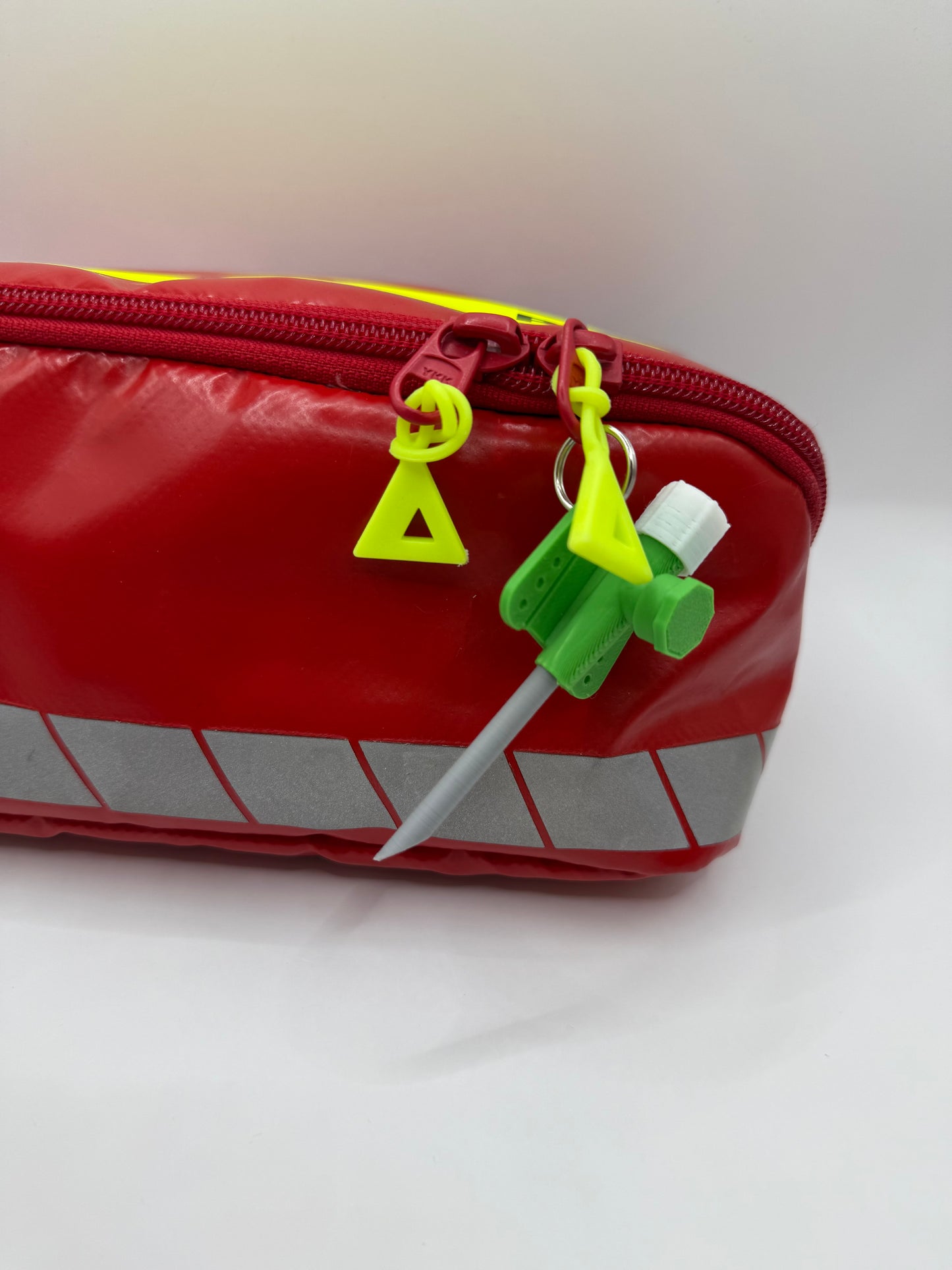 Schlüsselanhänger „i.v. Zugang“ – Das Must-have für alle Einsatzkräfte!