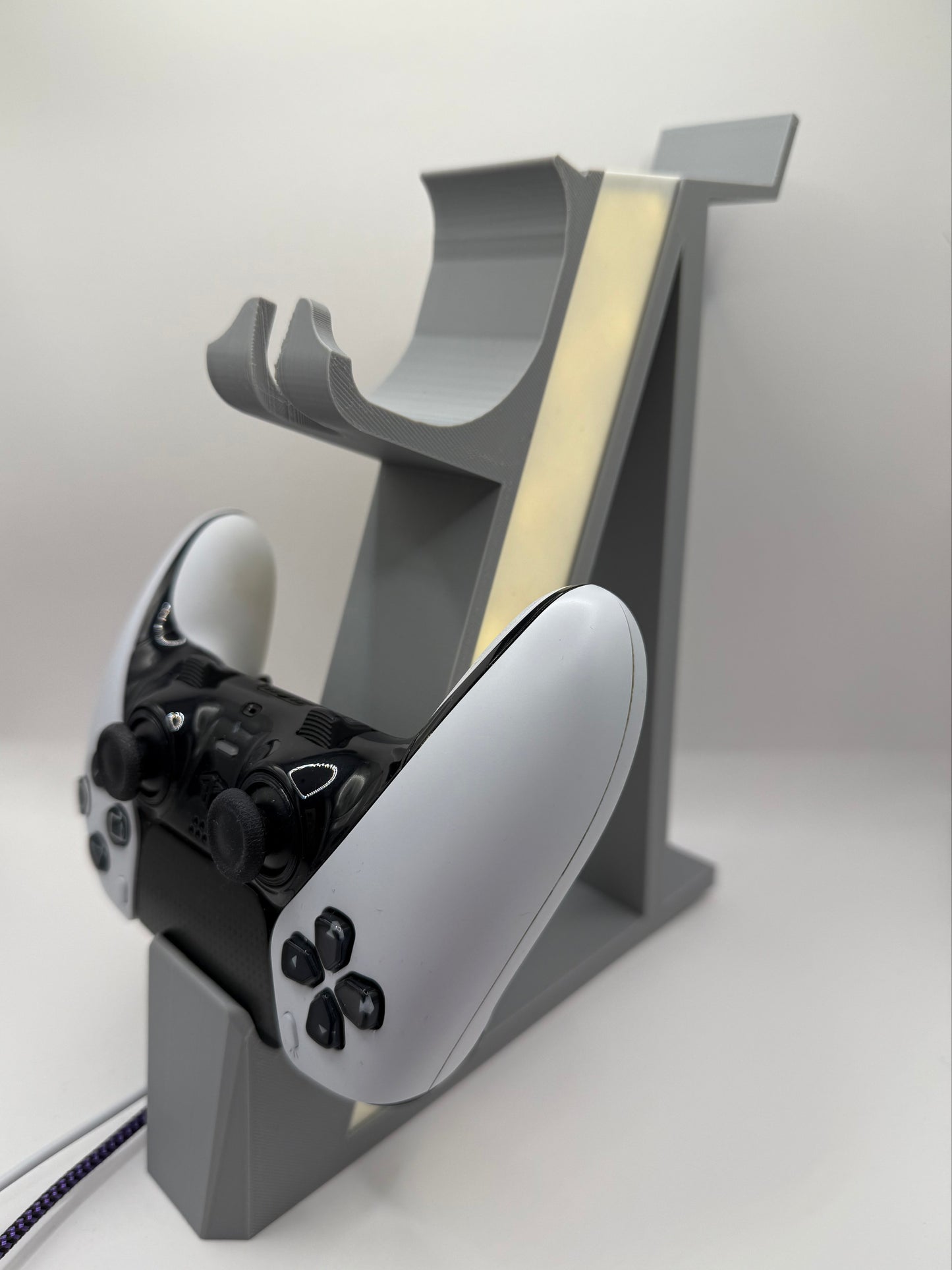 Gaming-Organizer mit LED Beleuchtung und Ladefunktion